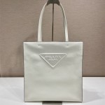 트라이앵글 엠보싱 로고 토트백 1BG429