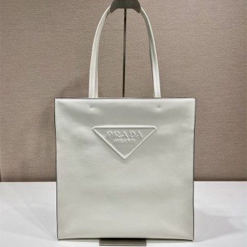 트라이앵글 엠보싱 로고 토트백 1BG429