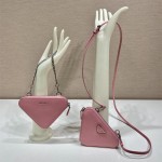 프라다 트라이앵글 미니 파우치백 1NR015