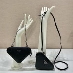 프라다 트라이앵글 미니 파우치백 1NR015