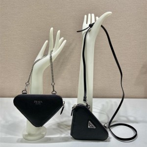 프라다 트라이앵글 미니 파우치백 1NR015