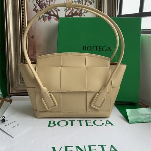 보테가베네타 아르코 토트백 Arco 33