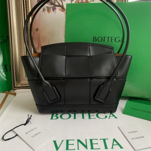 보테가베네타 아르코 토트백 Arco 33