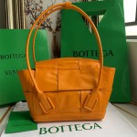 보테가베네타 아르코 토트백Arco 33