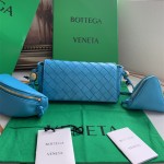 보테가베네타 스트랩 파우치 717429