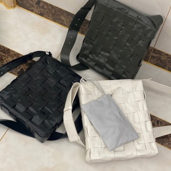 보테가베네타 BV 카세트 메신저백 51480