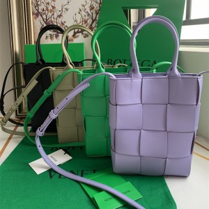 보테가베네타 미니 카세트 토트백 709341