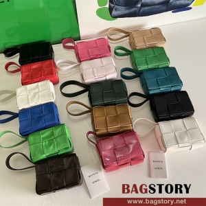 보테가베네타 미니 카세트백 667048