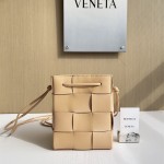 보테가베네타 카세트 인트레치아토 스몰 680218