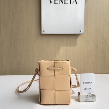 보테가베네타 인트레치아토 카세트 미니 버킷백 680217