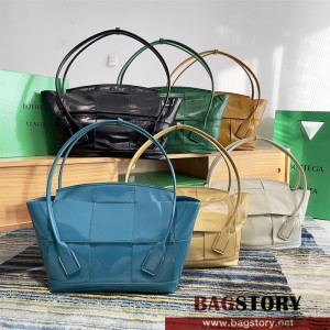 보테가베네타 맥시 아르코 인트레치아토 토트백 618463