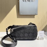 보테가베네타 인트레치오 웨빙 크로스바디백 690966