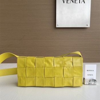 보테가베네타 카세트백 70136