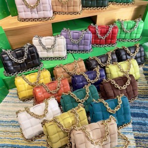 보테가베네타 631421 패딩 카세트백 체인 631421