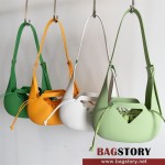 보테가베네타 매트 러버 펀치 숄더백 696920