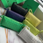 보테가베네타 인트레치아토 스트랩 파우치백 701025