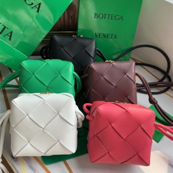 보테가베네타 미니 카세트 카메라 백 701915