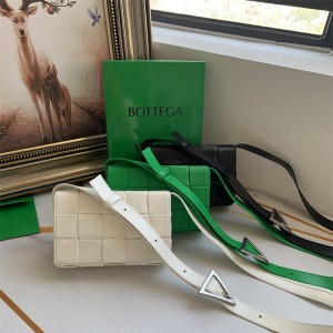 보테가베네타  미니 카세트백 크로스백 717587  17CM