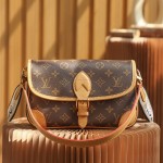 루이비통 Louis Vuitton 다이앤 모노그램 크로스백  M45985