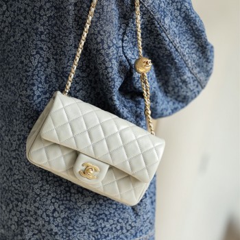 샤넬 CHANEL 골드볼 램스킨 클래식백 20CM