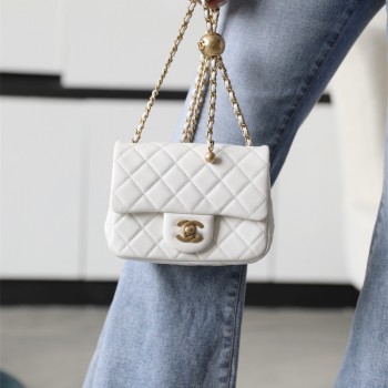 샤넬 CHANEL 골드볼 램스킨 클래식백 18CM