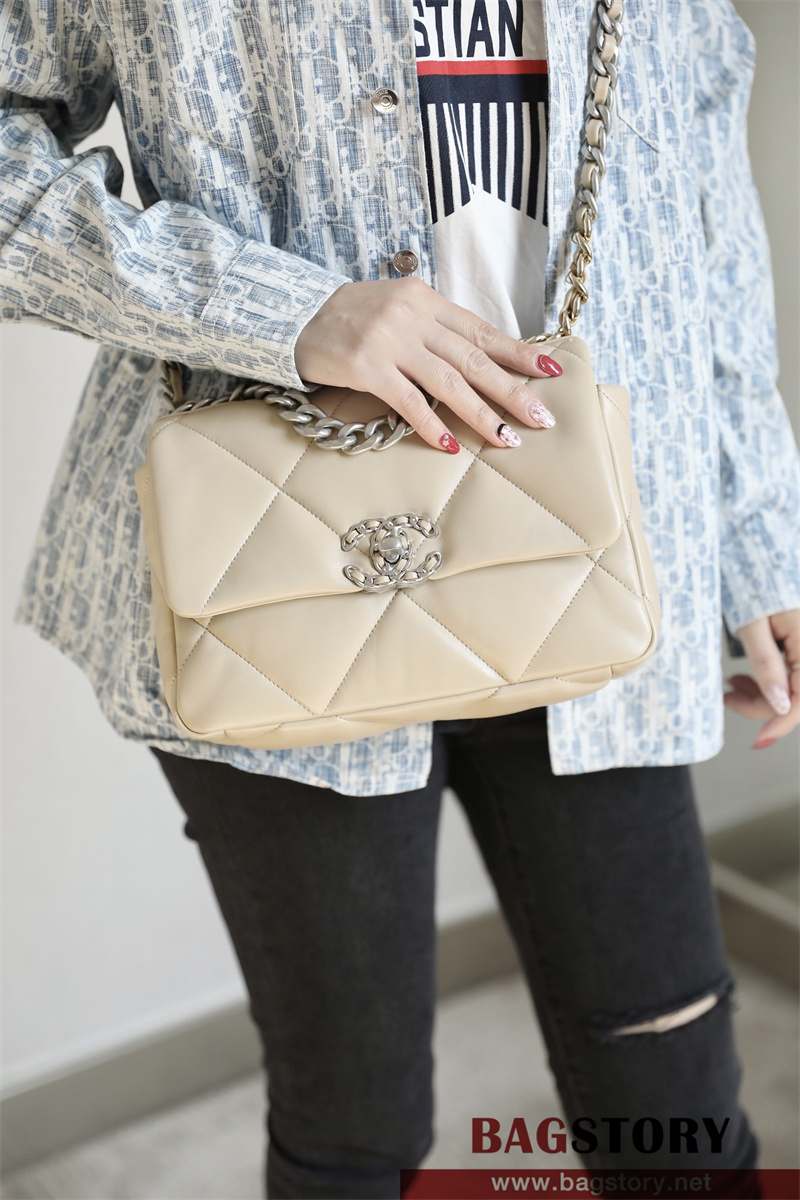 샤넬 CHANEL 19플랩백 26cm 스몰 숄더백 AS1162 B02875