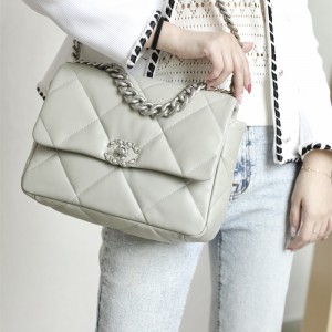 샤넬 CHANEL 19플랩백 30cm 미디움 숄더백 AS1162 B02875