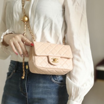 샤넬 CHANEL 골드볼 램스킨 클래식백 18CM