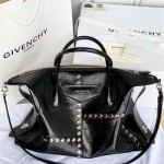 지방시 GIVENCHY 안티고나