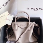 지방시 GIVENCHY 안티고나