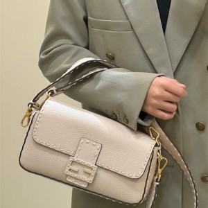 펜디 FENDI 바게트백 27CM