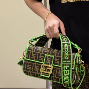 펜디 FENDI 바게트백 32cm