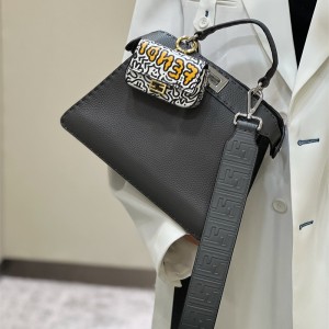 펜디 FENDI 피카부백 27CM