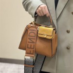 펜디 FENDI 피카부백  23CM