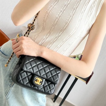 샤넬 CHANEL 골드볼 램스킨 클래식백 18CM