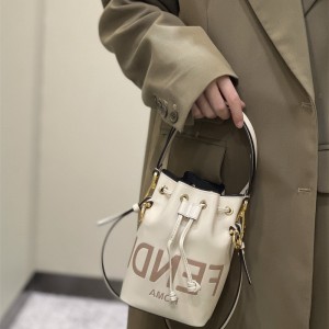 펜디 FENDI 몬트레조 미니 버킷백 18CM