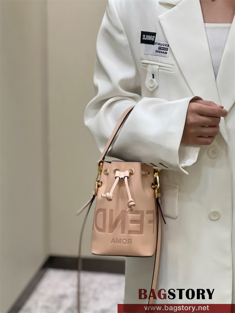 펜디 FENDI 몬트레조 미니 버킷백 18CM