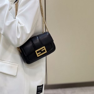 펜디 FENDI 피카부백 19CM