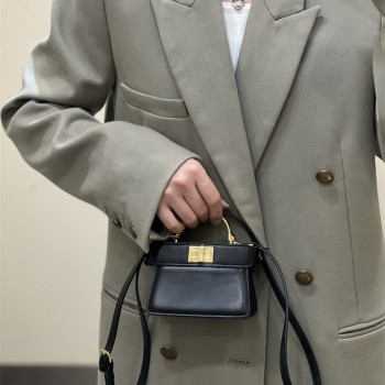 펜디 FENDI 피카부백 수퍼미니 10CM