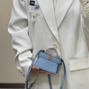 펜디 FENDI 피카부백 수퍼미니 10CM