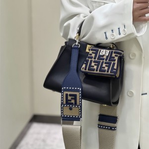 펜디 FENDI 피카부백  23CM