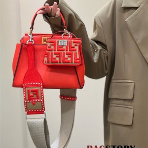 펜디 FENDI 피카부백  23CM