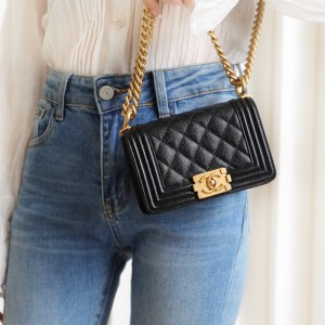 샤넬 CHANEL 캐비어 미니 보이백 Leboy 15CM