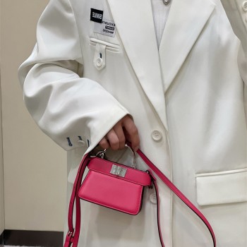 펜디 FENDI 피카부백 수퍼미니 10CM