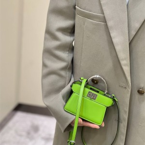 펜디 FENDI 피카부백 수퍼미니 10CM