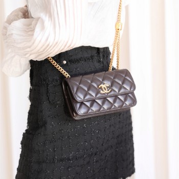 샤넬 CHANEL 금장장식 플랩백 17CM