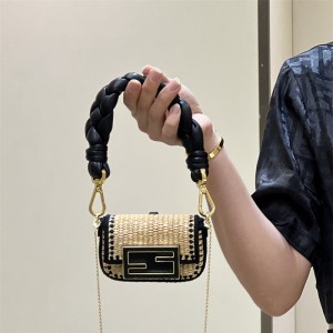 펜디 FENDI 바게트백 Nano 11.5CM