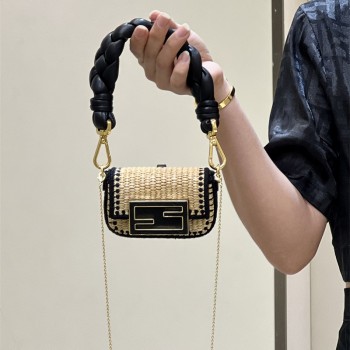 펜디 FENDI 바게트백 Nano 11.5CM