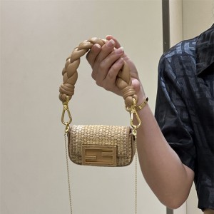 펜디 FENDI 바게트백 Nano 11.5CM