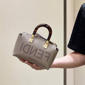 펜디 FENDI 바이더웨이 보스턴백 17CM
